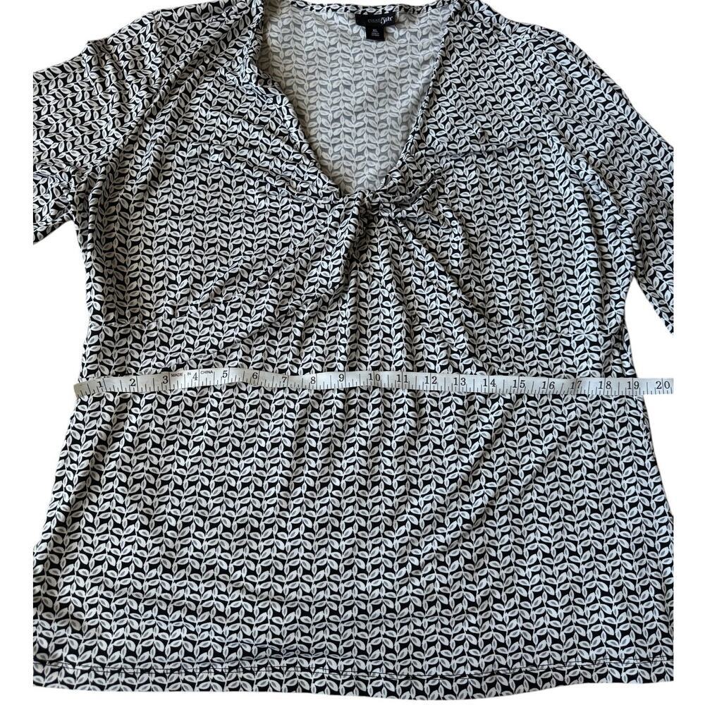 Knot Front Blouse in Black & White - Picture 5 of 6
